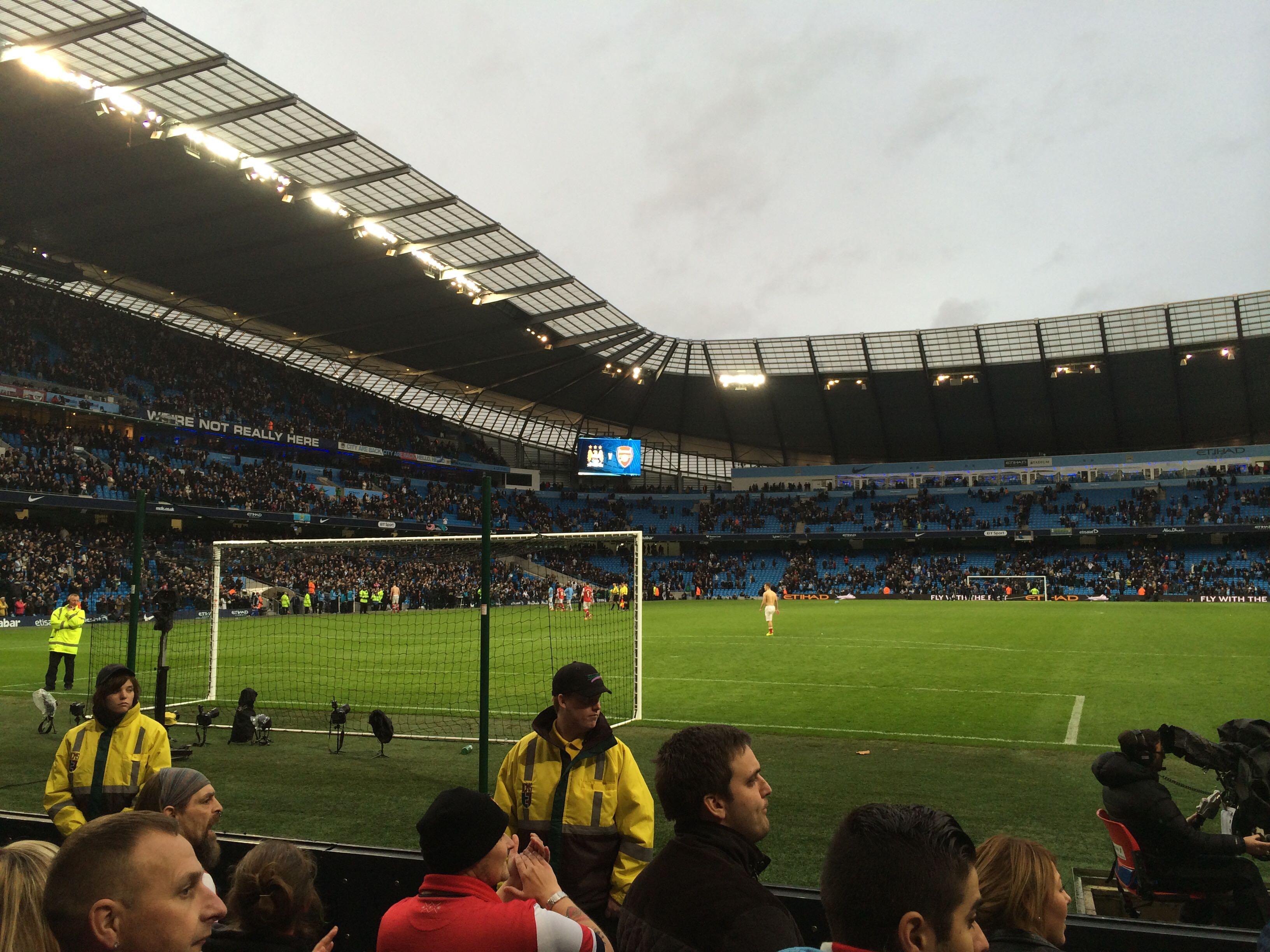 球场外的放 球场外的放